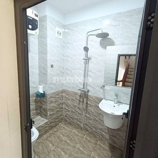 Bán nhà phố Trịnh Công Sơn,Tây Hồ, DT: 50m2,13 tỷ. gần phố,K/D sầm uất