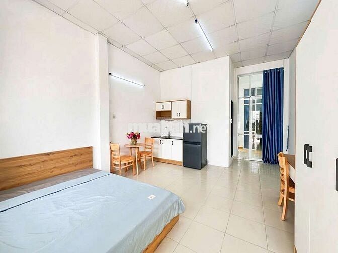 Mới 100% ! Dạng studio balcon - Full Nội Thất - Ngay Vòng Xoay Dân Chủ
