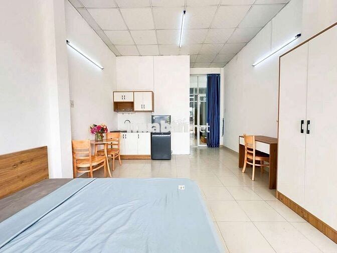 Mới 100% ! Dạng studio balcon - Full Nội Thất - Ngay Vòng Xoay Dân Chủ