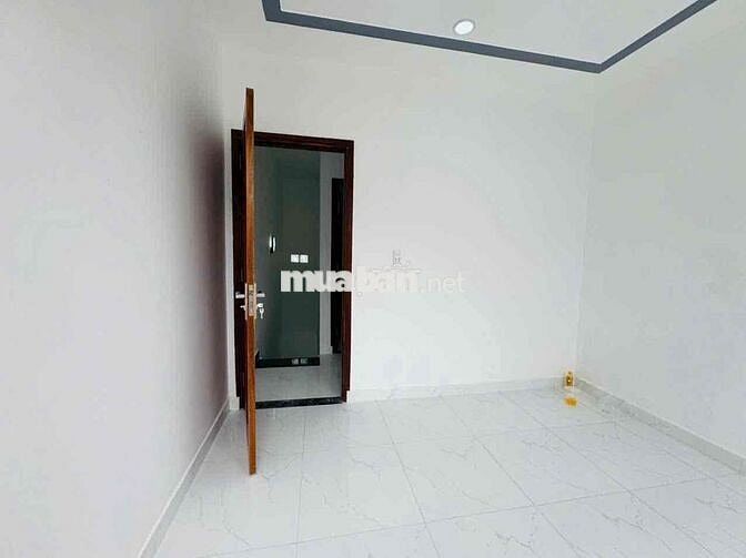 cần bán gấp nhà 1 trệt + 1 lầu . giá 650 triệu