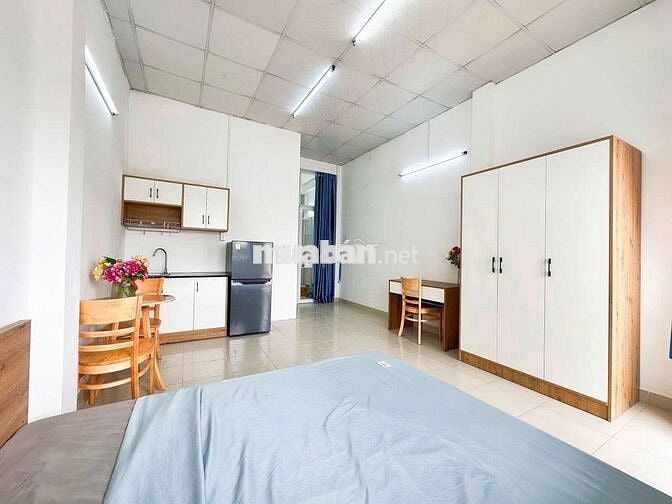 Mới 100% ! Dạng studio balcon - Full Nội Thất - Ngay Vòng Xoay Dân Chủ