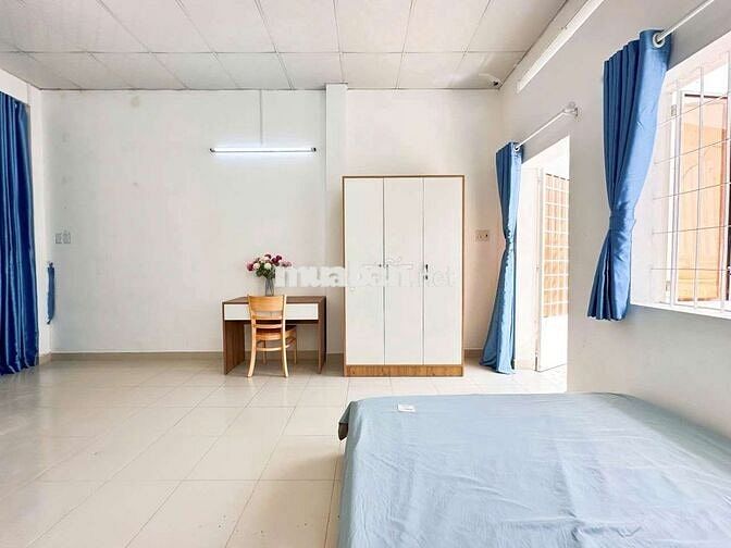 Mới 100% ! Dạng studio balcon - Full Nội Thất - Ngay Vòng Xoay Dân Chủ