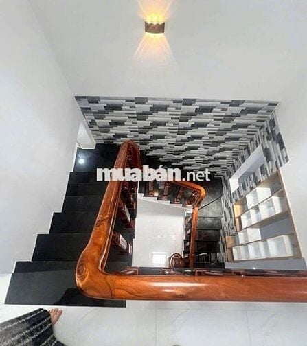 Nhà mới xây cách biển 1Km cách đường oto 10