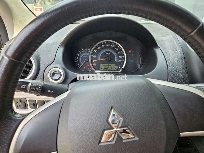 Ga đình bán Mitsubishi Mirage đời 2015 số tự động