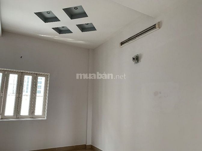 Nhà mặt tiền 5 phòng ngủ, đường rộng xe tải