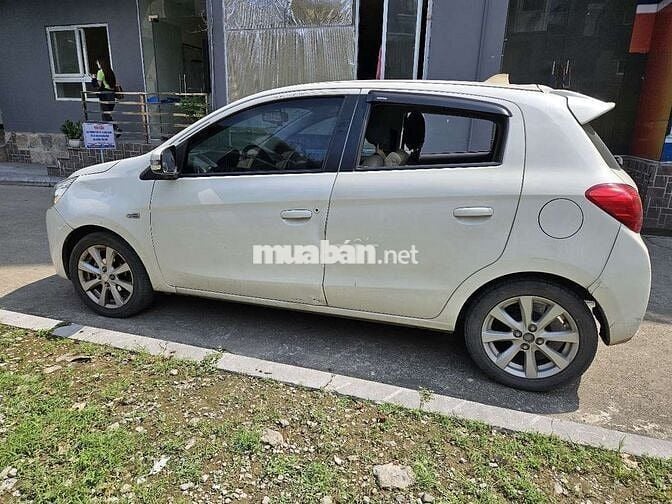 Ga đình bán Mitsubishi Mirage đời 2015 số tự động