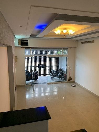 Nhà mặt tiền 5 phòng ngủ, đường rộng xe tải