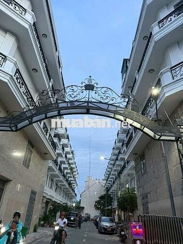 Nhà đẹp, khu đồng bộ Tô Ngọc Vân