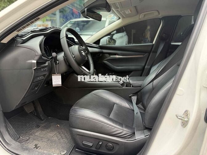 Mazda 3 2024 1.5L Luxury - 33000 km