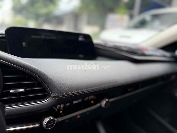 Mazda 3 2024 1.5L Luxury - 33000 km