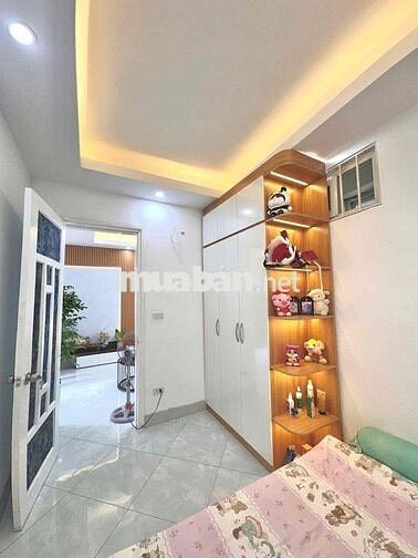 Bán nhà tập thể phố Mai Hương nhà đẹp 2 thoáng đẹp ở ngay 60m tầng 5 g