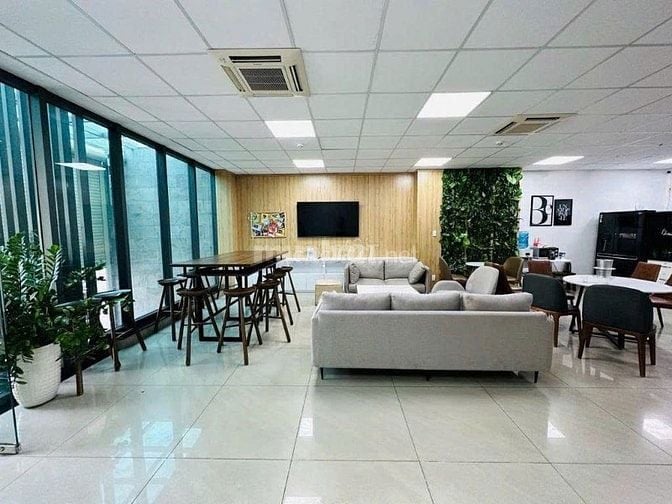 NGANG 8M NGUYÊN CĂN 2 LẦU ỐP KÍNH FULL HẺM VIP NHẤT CMT8 Q3 