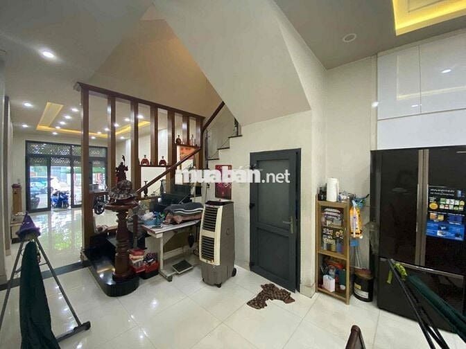 nhà mặt tiền hưng đạo vương 2 lầu chính chủ