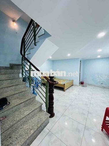 Nhà nở hậu , Ngay Tên Lửa - 4 tầng , 46m2 - Hoàn Công - hơn 5ty