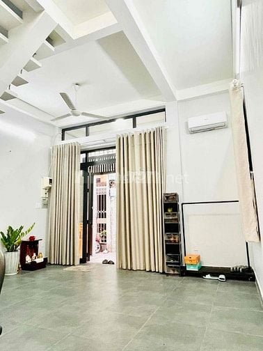 Bán nhà mới đẹp - Full nội thất. Hẻm 6m - đường Hồ Bá Kiện, P15, Q10