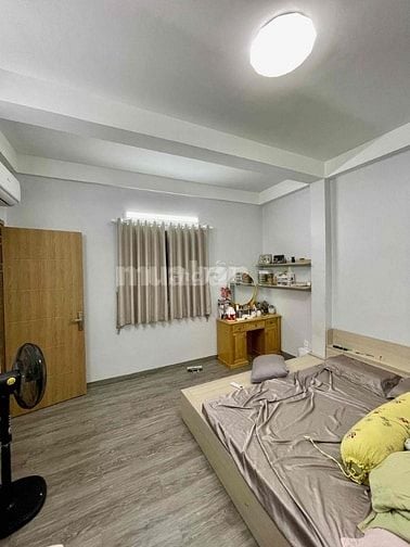 Bán nhà mới đẹp - Full nội thất. Hẻm 6m - đường Hồ Bá Kiện, P15, Q10