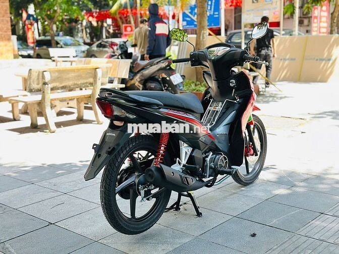 HONDA WAVE RSX FI ĐỎ ĐEN VÀNH ĐÚC XE MỚI TINH 2024