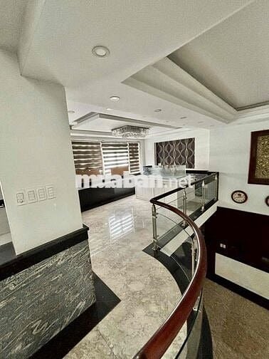 Biệt Thự Mini 17x13m 1Lửng + 2Lầu (5PN 7WC) Có Thang Máy. Hẻm 4m. Q6