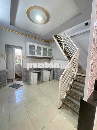 Nhà trệt lầu trục chính hẻm đường 30/4