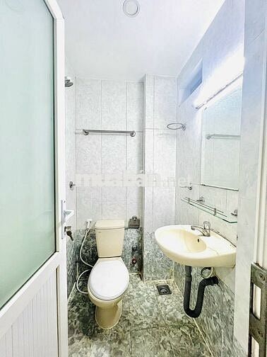 STUDIO THOÁNG ĐẦY ĐỦ NỘI THẤT Ô TÔ TẬN NƠI
