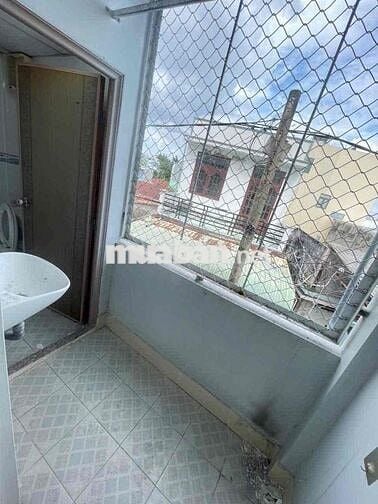 Nhà trệt lầu trục chính hẻm đường 30/4