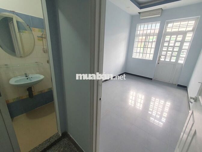 Cho thuê nhà mặt phố giá rẻ ngay trung tâm Cư xá Đô Thành – Q.3