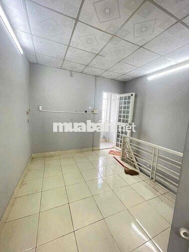 Nhà trệt lầu trục chính hẻm đường 30/4