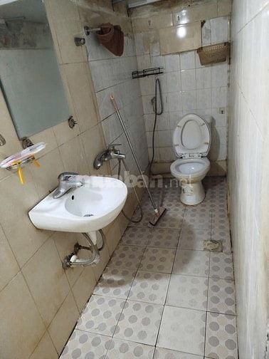 Cho thuê nhà nguyên căn 30m2 mặt đường lĩnh nam có thể kinh doanh .