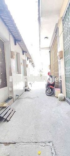 BÁN NHÀ 2 LẦU. 4 P . GIÁ RẺ . Q. 8.