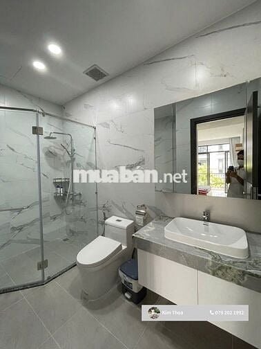 Căn hộ 2PN 2WC, 100m2 full nội thất, view công viên hồ bơi. Giá 16 tr