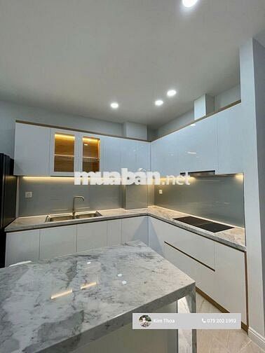 Căn hộ 2PN 2WC, 100m2 full nội thất, view công viên hồ bơi. Giá 16 tr