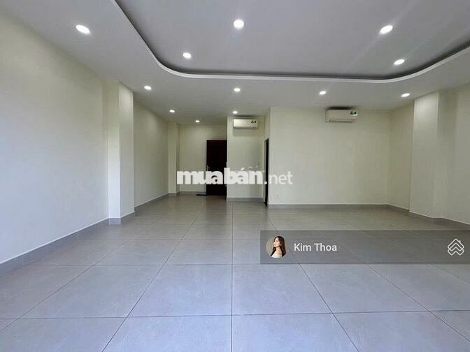 Văn phòng 45m2 có ban công Vạn Phúc, th.máy máy lạnh hầm xe. Giá 8 tr