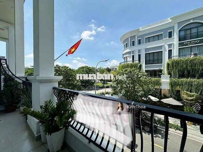 Văn phòng 45m2 có ban công Vạn Phúc, th.máy máy lạnh hầm xe. Giá 8 tr