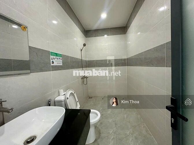 Văn phòng 45m2 có ban công Vạn Phúc, th.máy máy lạnh hầm xe. Giá 8 tr