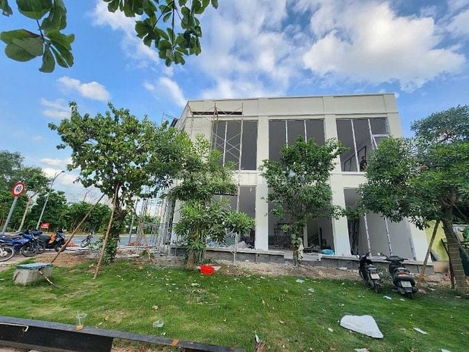 Cho thuê mặt bằng góc 2 mặt tiền P. An Khánh, Quận 2 mới 100% 