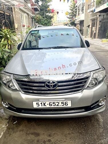 Toyota Fortuner 2.7V 4x2 AT 2015 Màu bạc