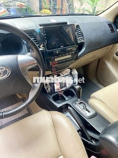 Toyota Fortuner 2.7V 4x2 AT 2015 Màu bạc