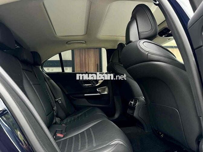 Mercedes Benz C Class 2022 C300 AMG - 32000 km