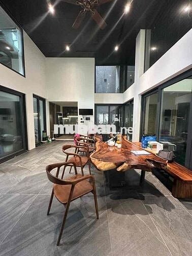 Cần bán: BIỆT THỰ MẶT PHỐ. THANG MÁY NHẬP KHẨU HỒ CÁ, BỂ BƠI KHÔNG GIA