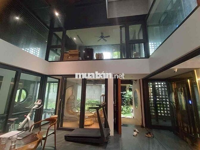 Cần bán: BIỆT THỰ MẶT PHỐ. THANG MÁY NHẬP KHẨU HỒ CÁ, BỂ BƠI KHÔNG GIA