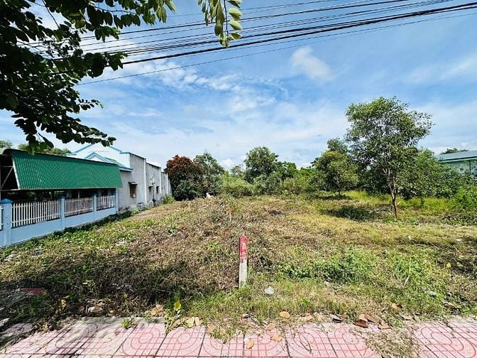 Cần Bán Gấp Mặt Tiền Nguyễn Du LaGi 11,5x32(470m2) Giá Cực Rẻ Gần Biển