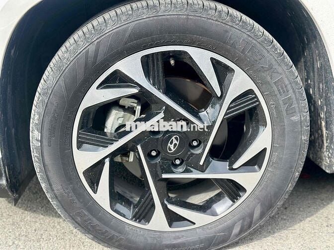 Hyundai Custin 2023 1.5 Đặc biệt - 19000 km