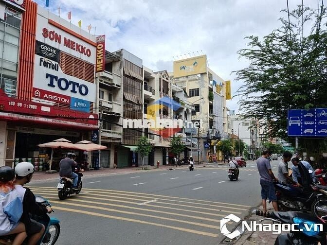 MẶT TIỀN ĐINH BỘ LĨNH, Q.BÌNH THẠNH - 9x15 - HẦM 4 TẦNG - 80 TRIỆU