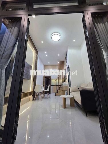 [QUẬN 1] HXH TRẦN HƯNG ĐẠO. 2 TẦNG 2PN 2WC.MỚI TINH. CÁCH MT 90M