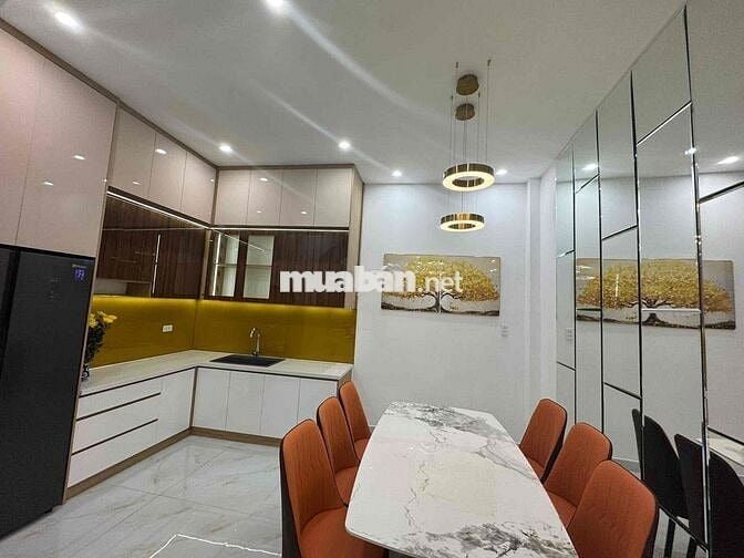 Nhà Trệt 2 Lầu MT Đường Nguyễn Trung Trực, Dĩ An