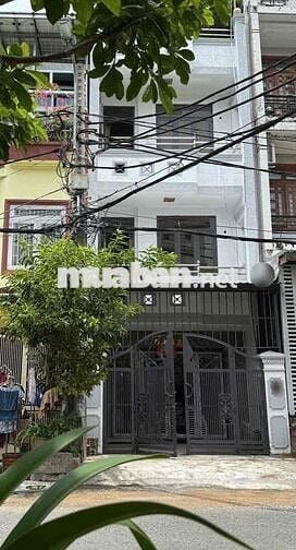 NHÀ 4 PHÒNG ĐƯỜNG XE TẢI KHU BÌNH PHÚ DT 4M X 20M