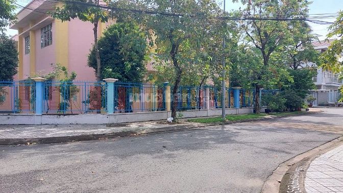 Bán lô đất đối diện trường học KDC số 1.Quận 2.DT 6x26m.Giá 117 tr/m2.