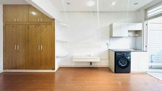 Căn hộ dịch vụ ban công, full nội thất - Ngay Phạm Văn Đồng