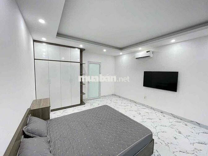 CHO THUÊ CCMN 1N1K PHỐ NGUYỄN NGỌC VŨ. 50m2. BAN CÔNG. THANG MÁY