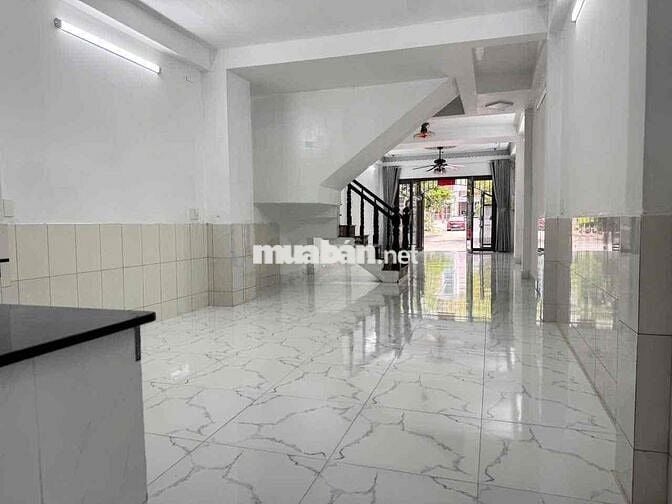 NHÀ 4 PHÒNG ĐƯỜNG XE TẢI KHU BÌNH PHÚ DT 4M X 20M